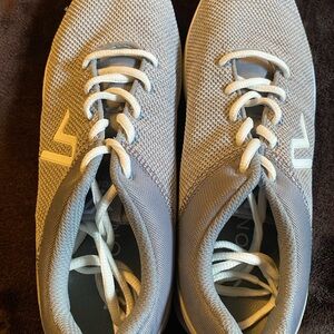 Vionic Women's Sneakers in Light Gray and White